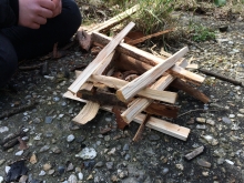 Pinde bygget op og klar til ild