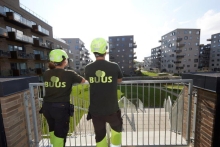 Vores medarbejdere står og beundre bygningerne