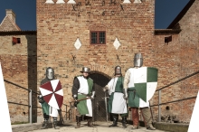 Riddere står foran Spøttrup Borg